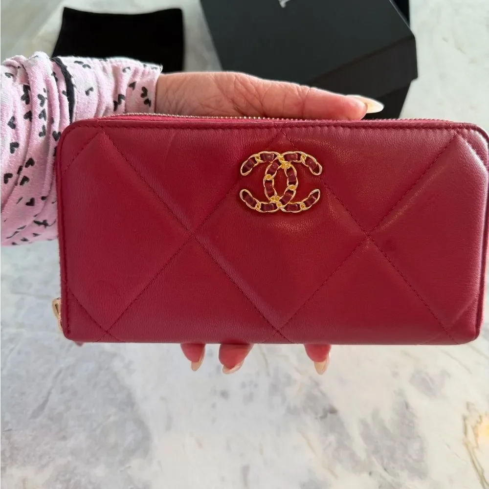 Chanel 19 series Quilted Lambskin Leather Wallet